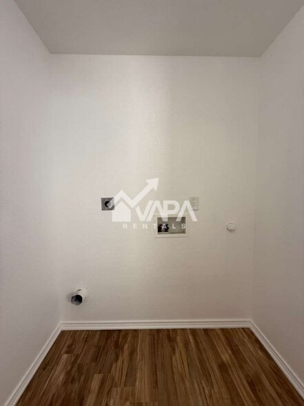 Building Photo - 9902 Hawksbill Peak