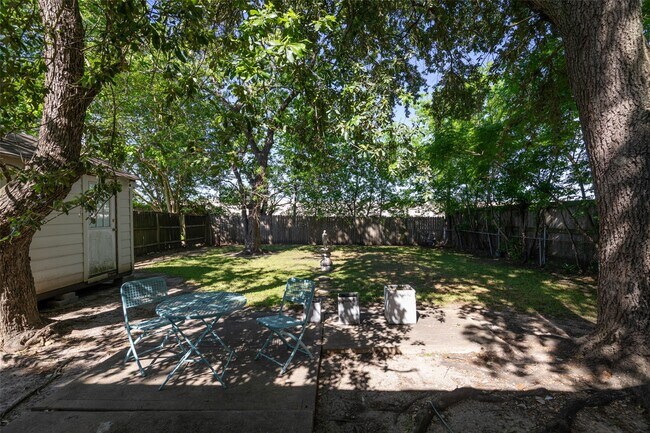 Building Photo - 5808 Community Dr