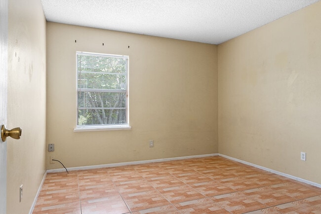 Building Photo - 1465 Eden Dr