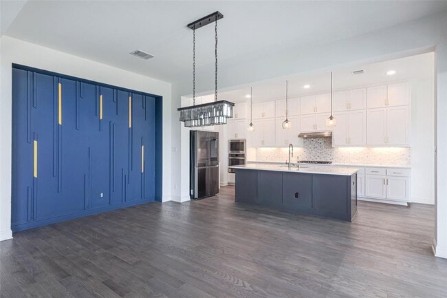 Building Photo - 4413 Edgewater Dr