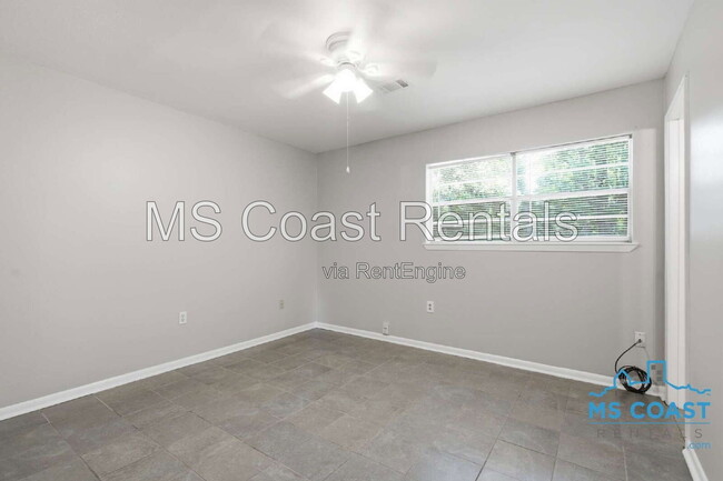 Building Photo - 105 N Ida Ln