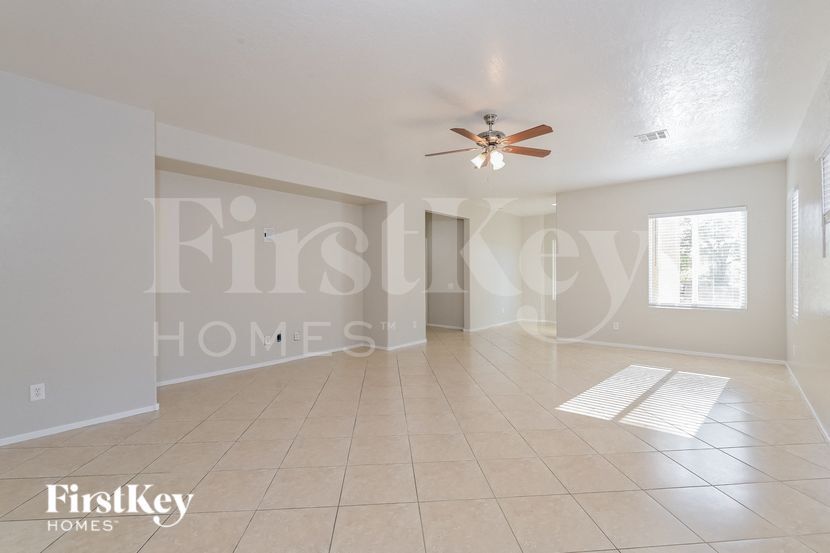 Building Photo - 2580 Lockerbie St