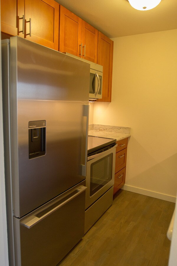 Primary Photo - 4431 Evanston Ave N