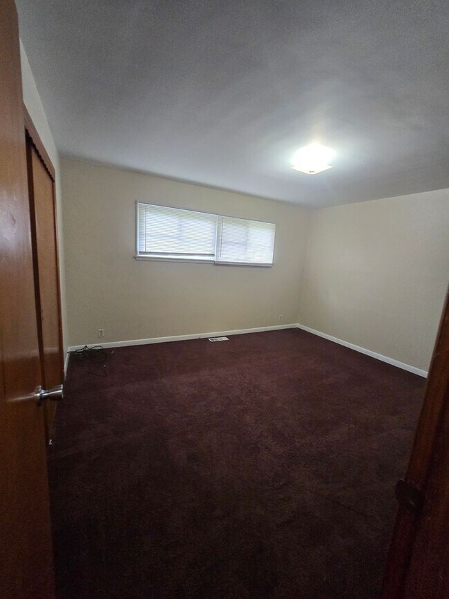 Building Photo - Two Bedroom Duplex located in Lawrence Township near Shadeland and 48th St