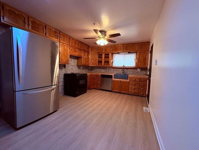 Building Photo - 1309 S Ralston Ave