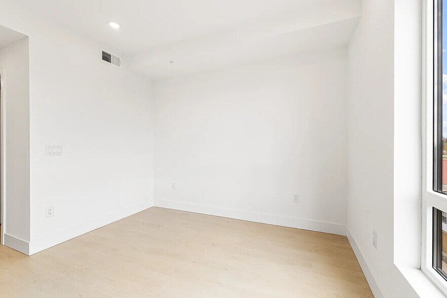 Building Photo - 2139 N 10th St