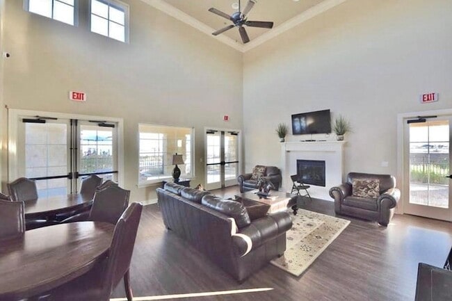 Building Photo - 16829 Aventura Ave