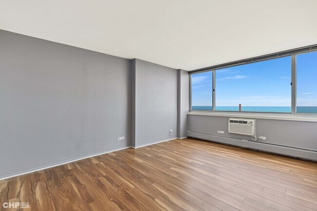 Building Photo - 2144 N Lincoln Park W