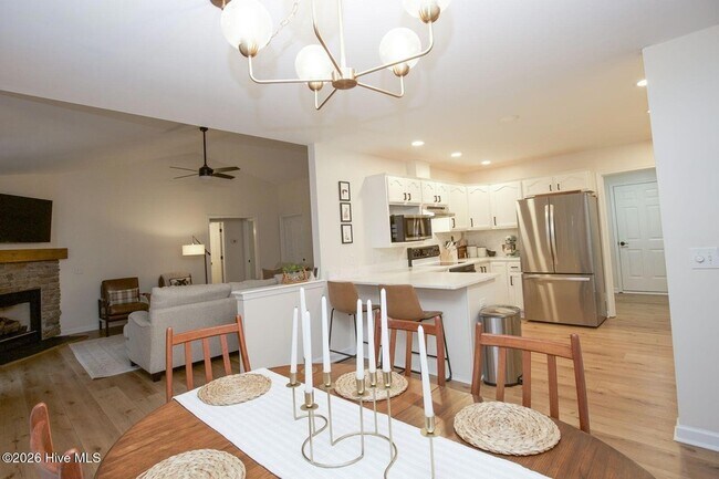 Building Photo - 681 Ginesing Dr