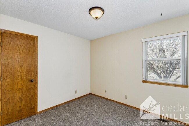 Building Photo - Wonderful Split Level Home in North Wichita