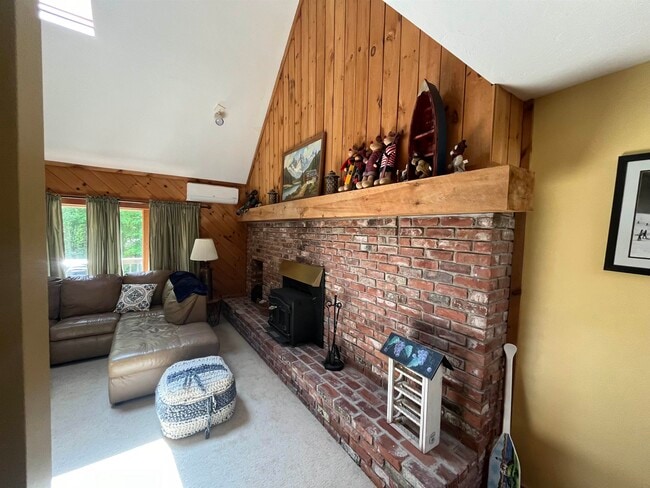 Building Photo - 35 Woodland Pines Rd