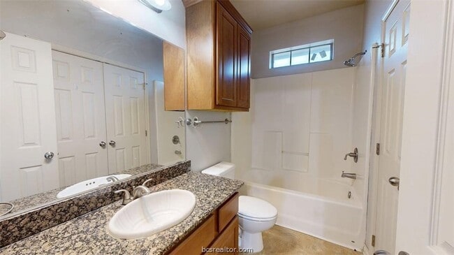 Building Photo - 332 Forest Dr Loop