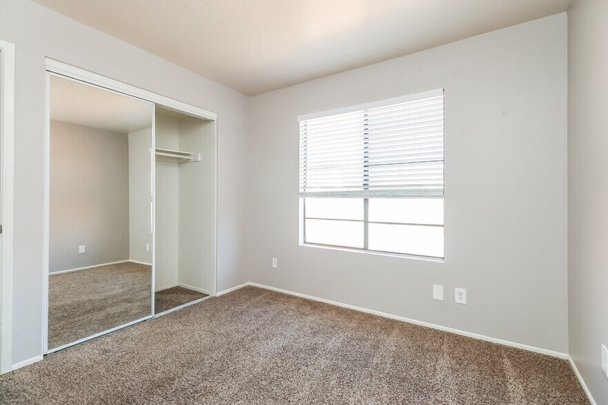 Building Photo - 1418 N Brittany Ln