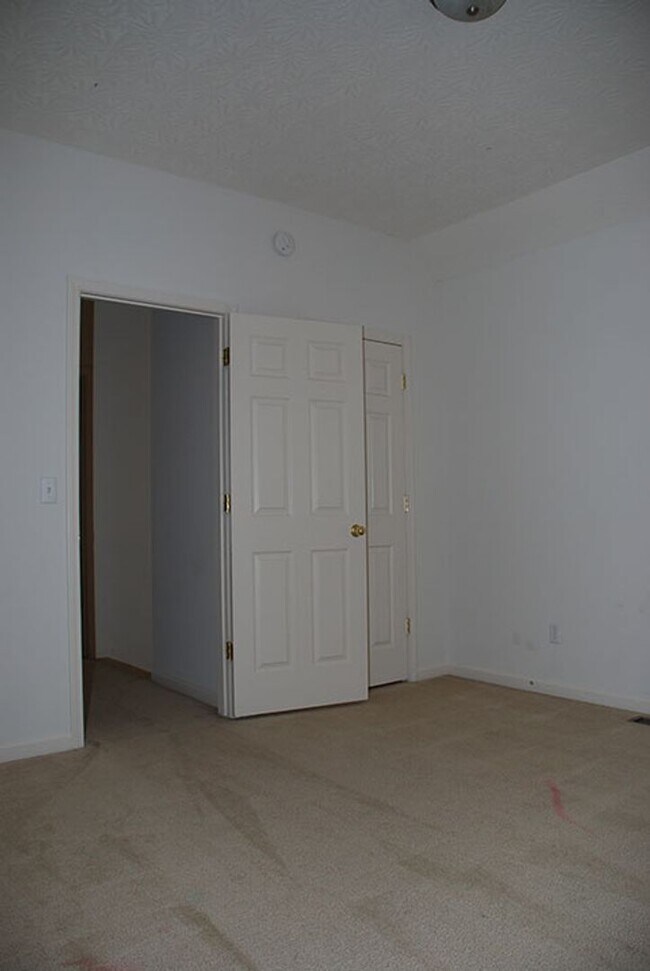 Building Photo - 3 bedroom/2 bath Home GREAT location!!! Available 9/1/2026!!