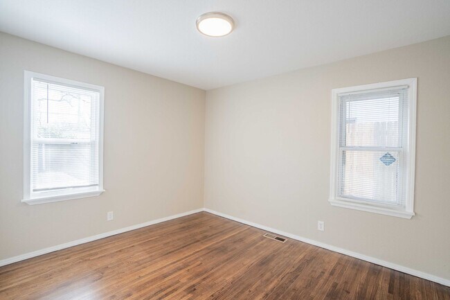Building Photo - 3 Bed / 1 Bath in North Tulsa! Section 8 Welcomed!