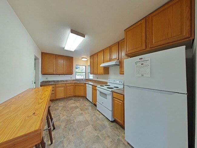 Building Photo - 3 Bedroom House  ~ Northern Corvallis