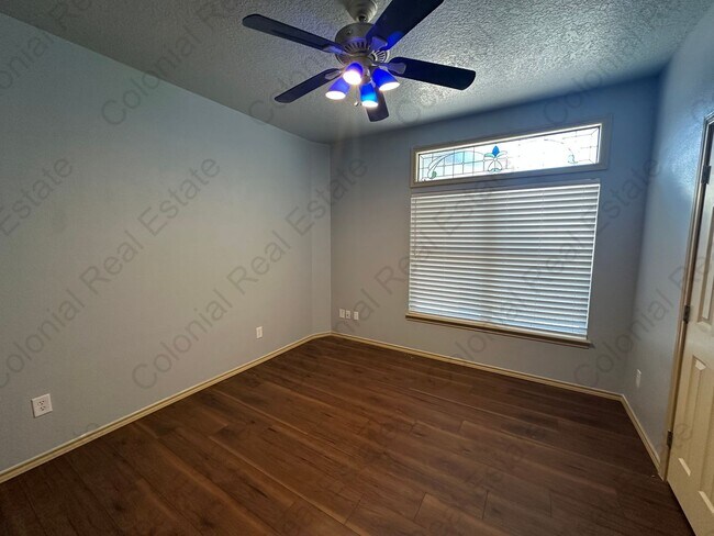 Building Photo - Beautiful 3 bedroom 2 bathroom home.