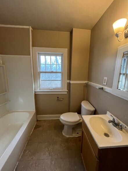 Building Photo - 1210 N Johnson St