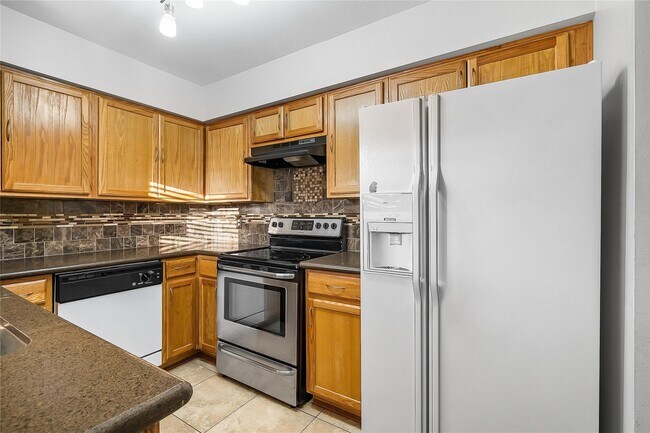 Building Photo - 3100 Walnut Bend Ln
