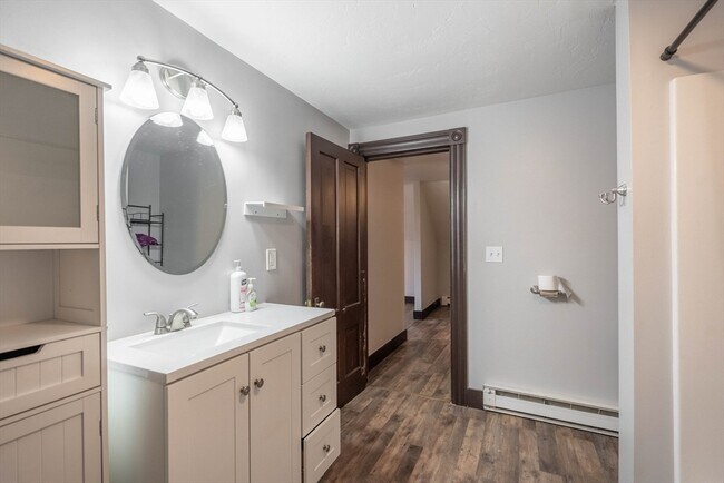 Building Photo - 85 E Main St