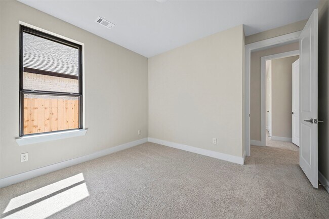 Building Photo - 233 Trapper Creek Dr