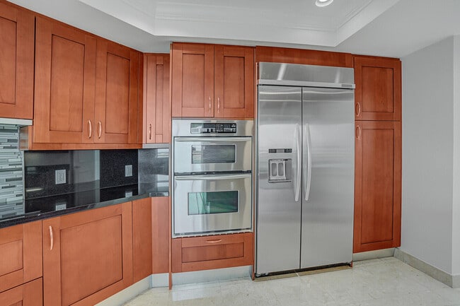 Building Photo - 3010 PGA Blvd