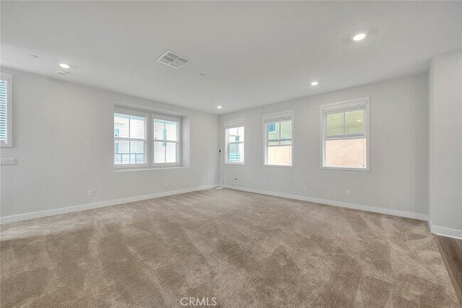 Building Photo - 6 Crown Point Dr