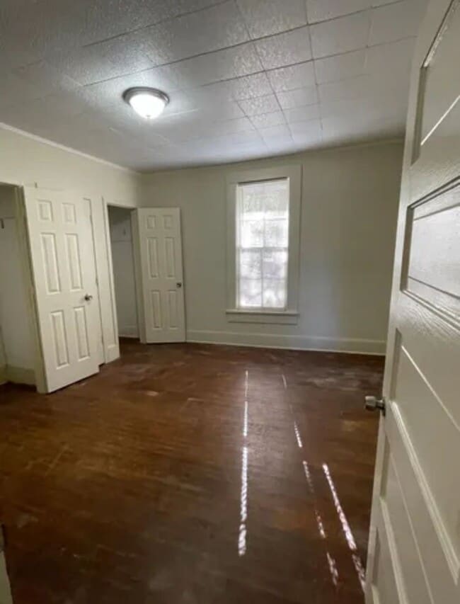 Building Photo - 808 Camp St