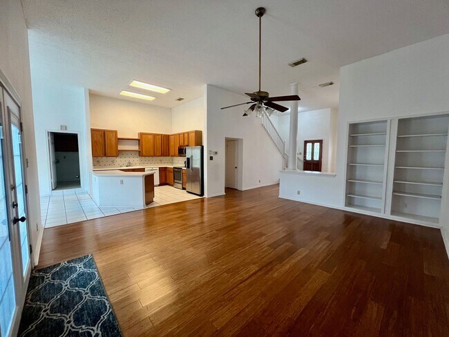 Building Photo - Spacious 3 Bedroom/2.5 Bath home with Large Game Room and Fabulous Deck ~ Move in Ready!