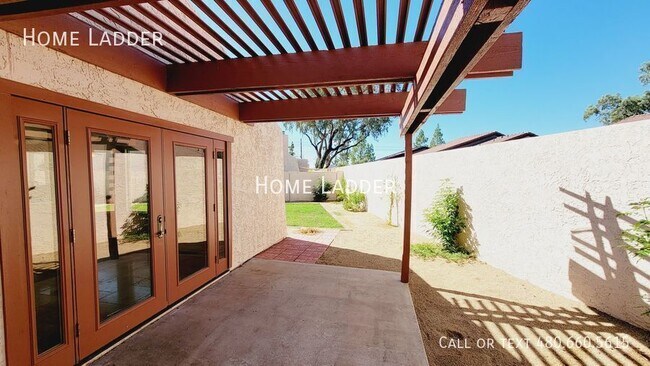 Building Photo - Spacious Townhouse in Tempe!