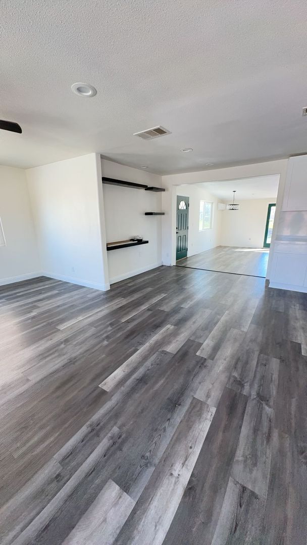 Building Photo - 4 BEDROOM, 3 BATH RANCH STYLE HOME