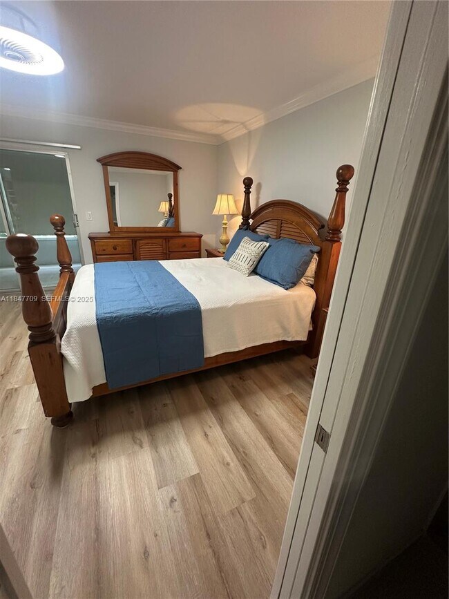 Building Photo - 4027 Swansea Crescent