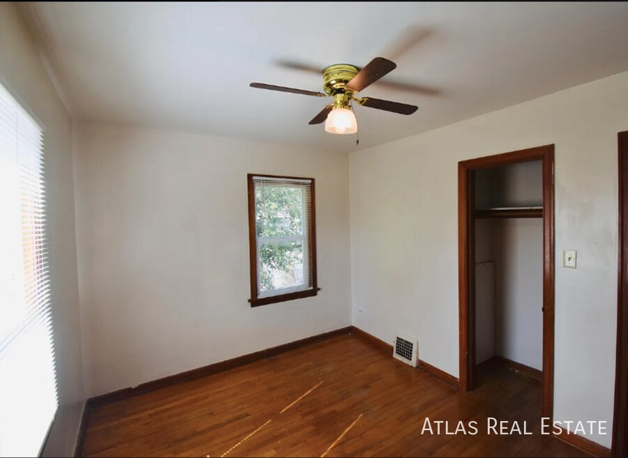 Building Photo - 1990 S Huron St