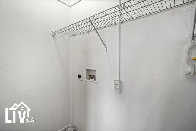 Building Photo - %50 OFF FIRST MONTH'S RENT! 2 Bed, 1 Bath Pet-Friendly Apartments!