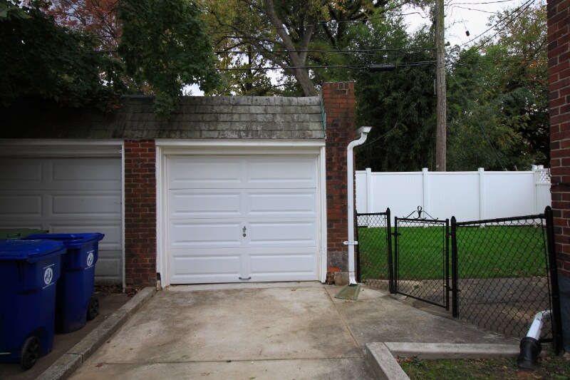 Building Photo - 2807 Harview Ave