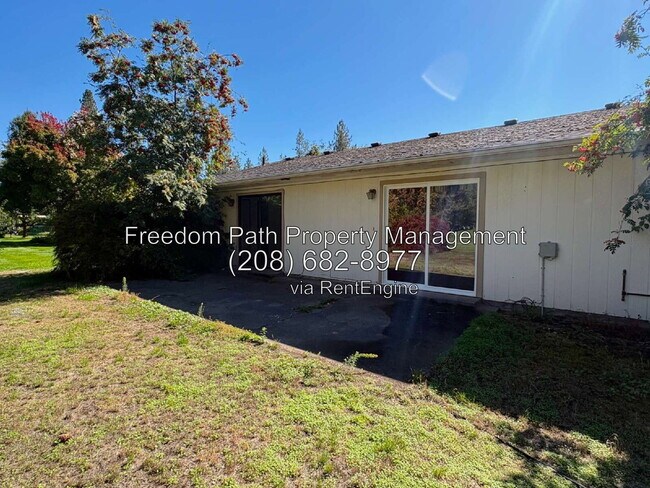Building Photo - 2753 Fairway Dr