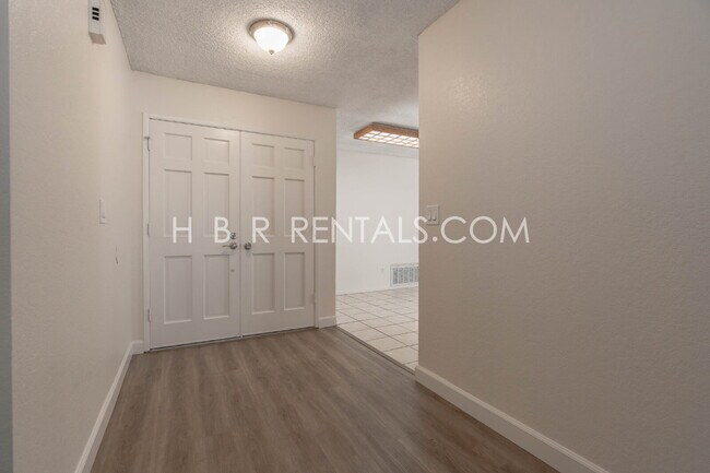Building Photo - 1107 Douglas Fir Dr