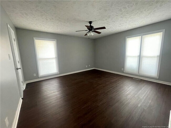 Building Photo - 5701 Paradise Ct