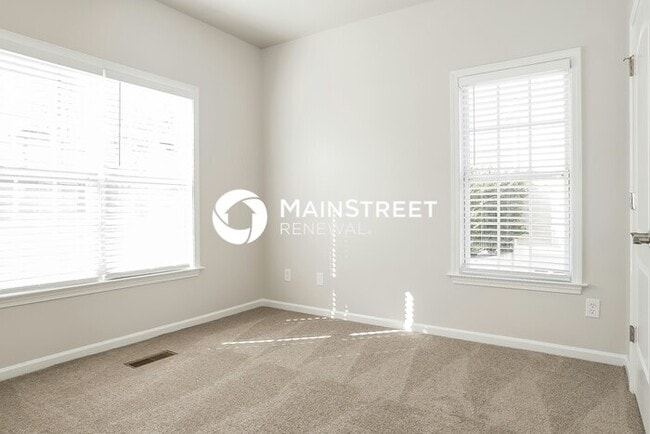 Building Photo - 4 Bedroom Pet-Friendly Home in WINSTON SAL...