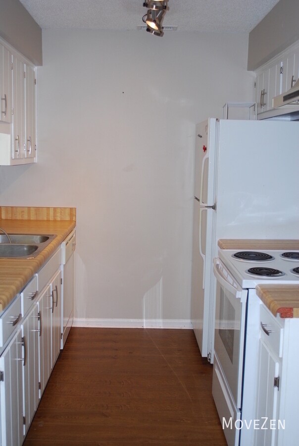 Building Photo - 1801 Canal Dr