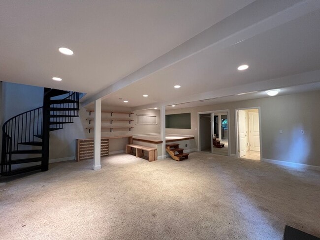 Building Photo - 2,280 Square Foot modern Three bedroom two bath multi  level home, large yard, decks, cathedral c...