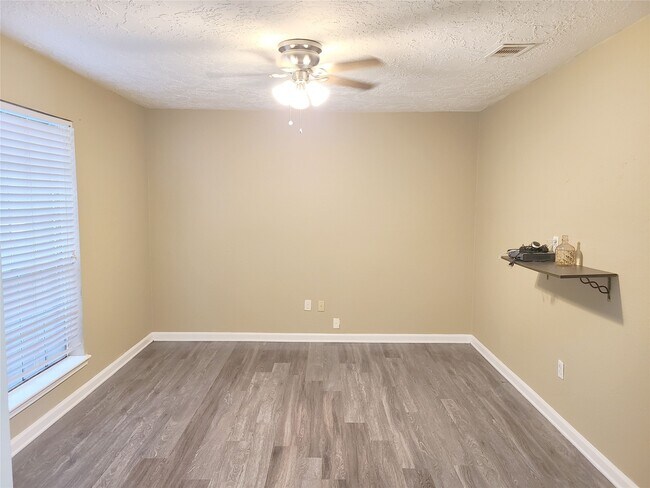 Building Photo - 12519 Hunting Brook Dr