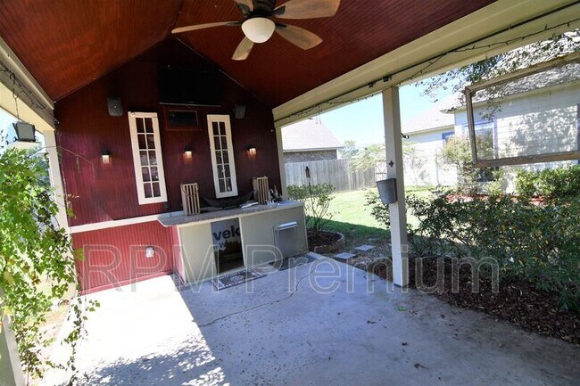 Building Photo - 2582 Boudreaux Ave