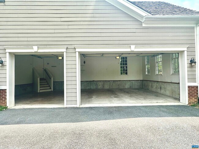 Building Photo - 252 Millstream Dr