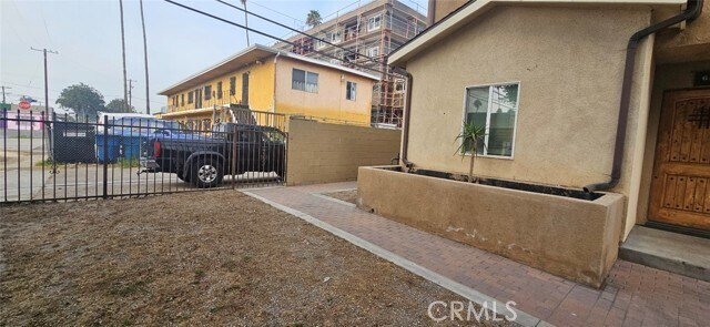 Building Photo - 611 E 75th St