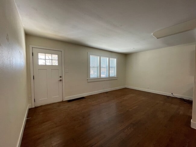 Building Photo - $0 DEPOSIT OPTION! 3 BED/2 BATH IN DELMAR PARKWAY