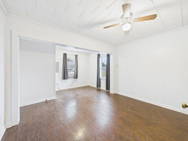 Building Photo - 9123 Cameron St