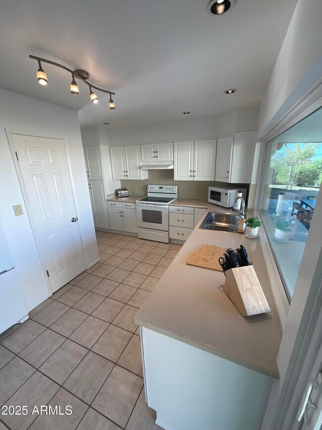 Building Photo - 6802 N 26th St