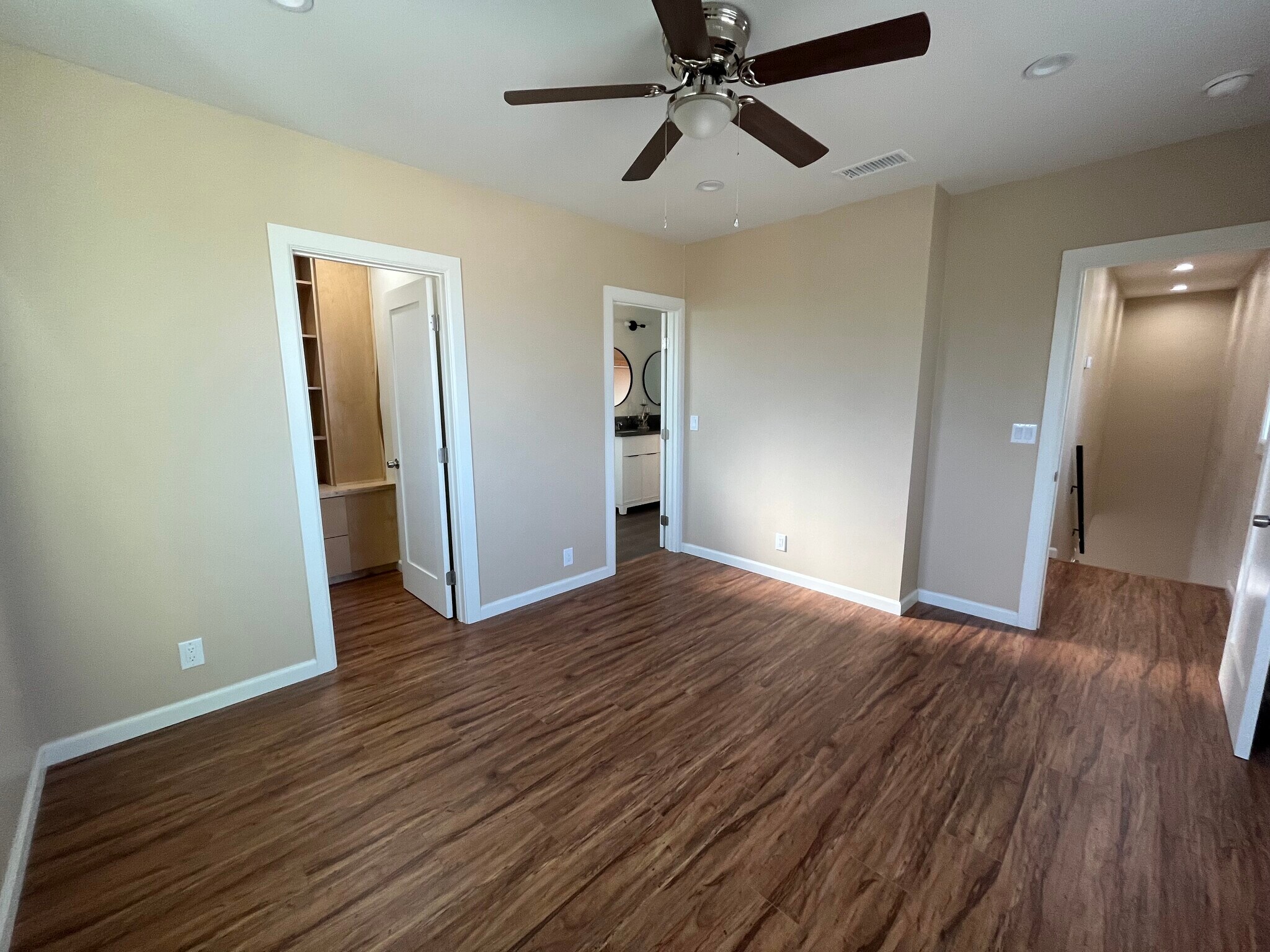 Building Photo - 13836 Cohasset St