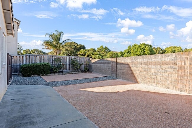 Building Photo - 533 Channel Ct